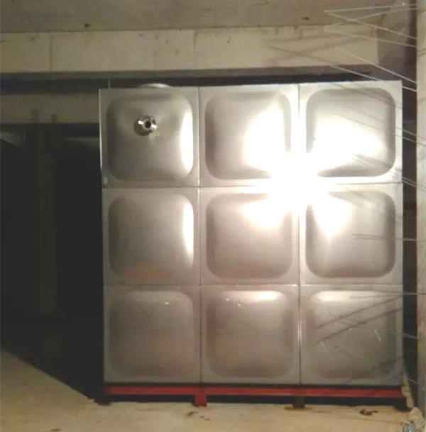 不銹鋼水箱的各種水箱配件的特點